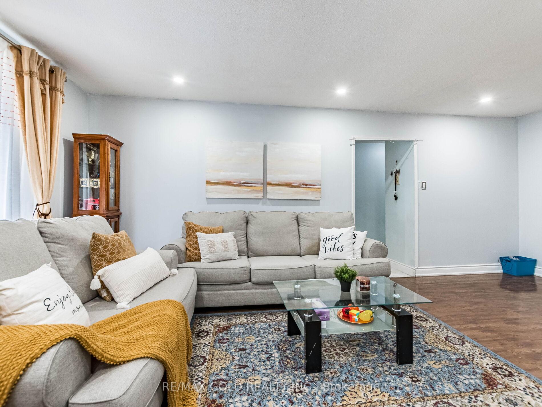 3 Bedrooms Condo at 3555 Derry,  Mississauga For sale