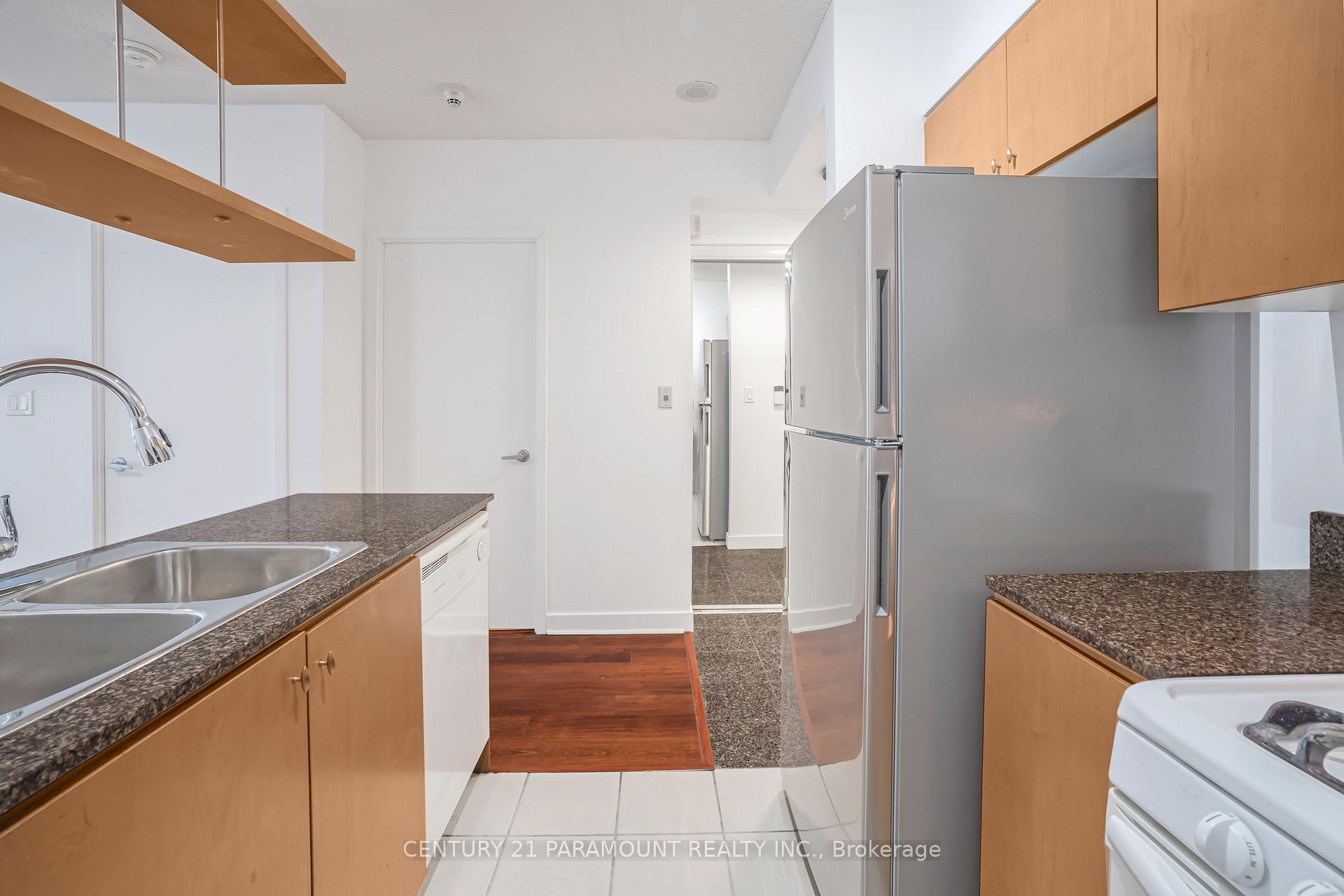 1 Bedroom Condo at 5 Mariner,  Toronto For sale