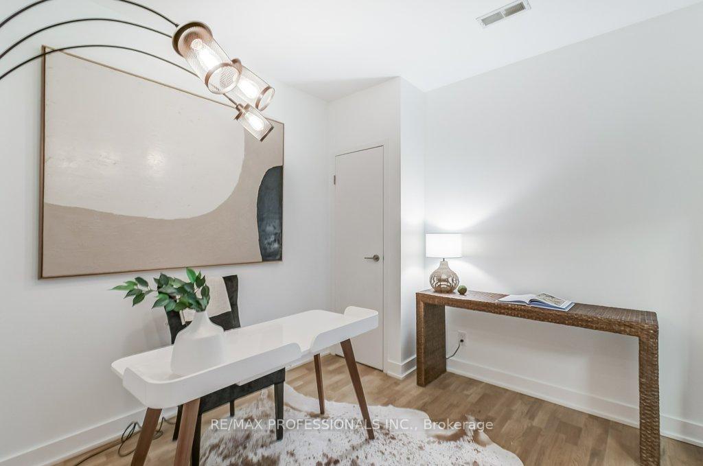 2 Bedrooms Condo at 152 Annette,  Toronto For sale