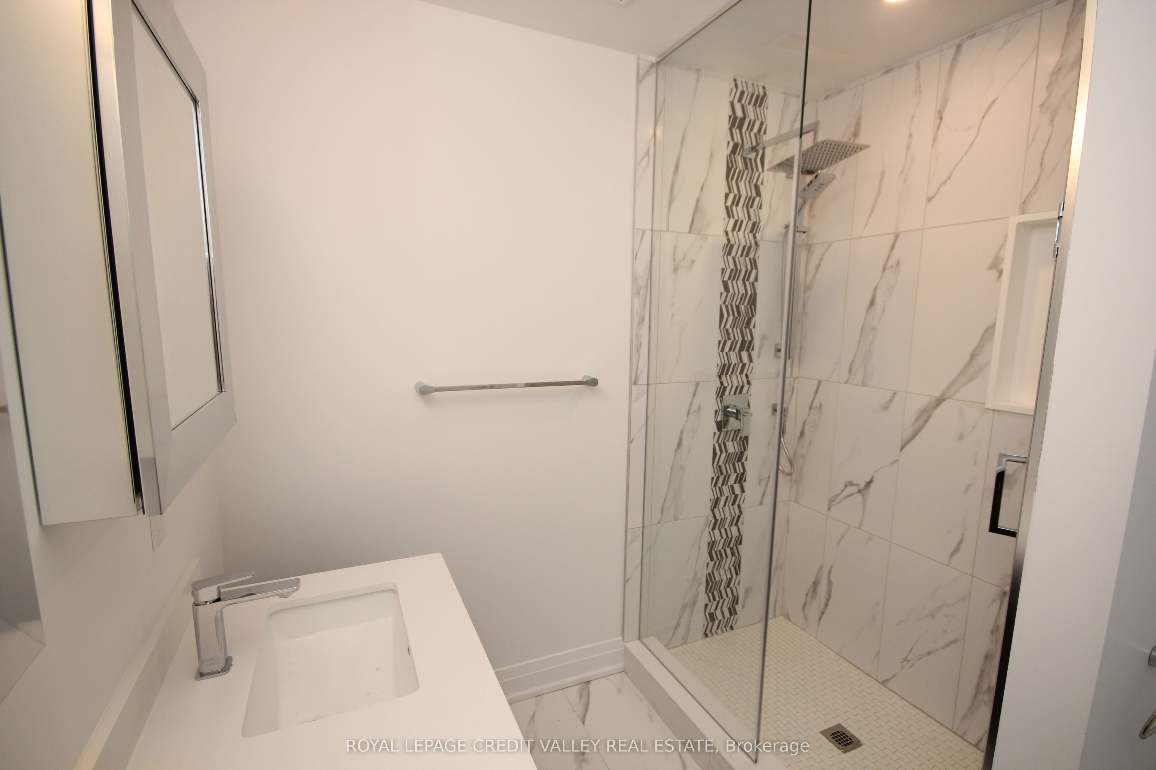 31 Baldwin Street, #Upper