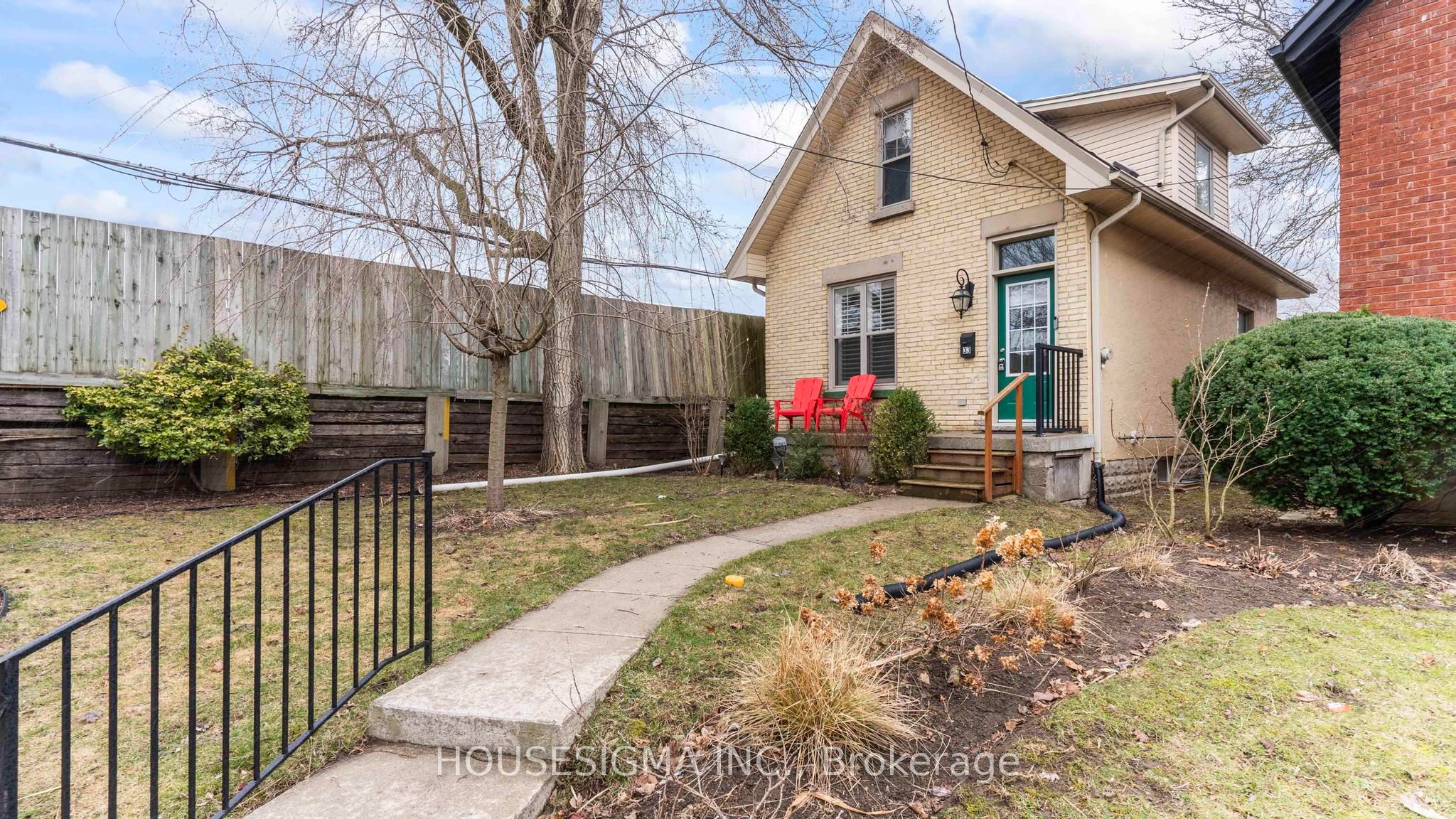 33 Carlton Avenue, London, ON N5Y 3M8