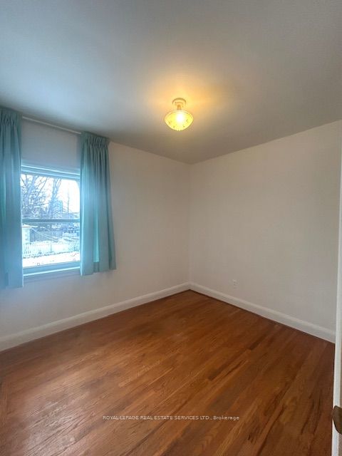 6 Hiawatha (upper level) Parkway, Mississauga, ON L5G 3R7
