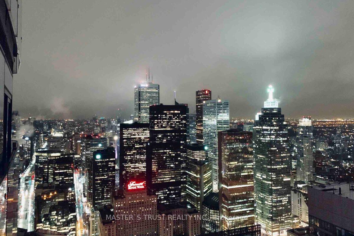 2 Bedrooms Condo at 14 York, Toronto For sale