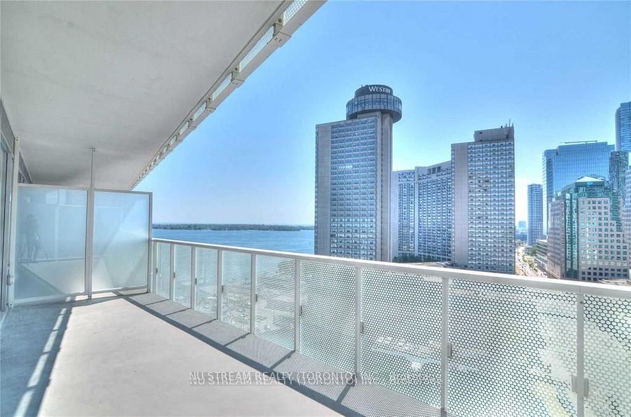 15 Queens Quay