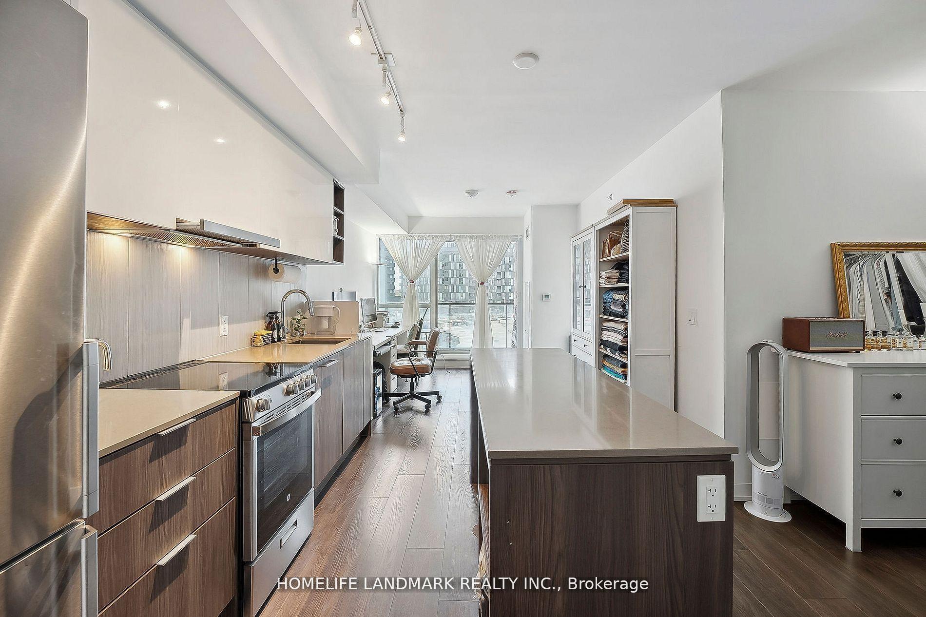 3 Bedrooms Condo at 31 Tippett,  Toronto For sale