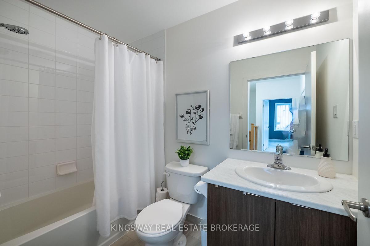 3 Bedrooms Condo at 70 Orchid Place,  Toronto For sale
