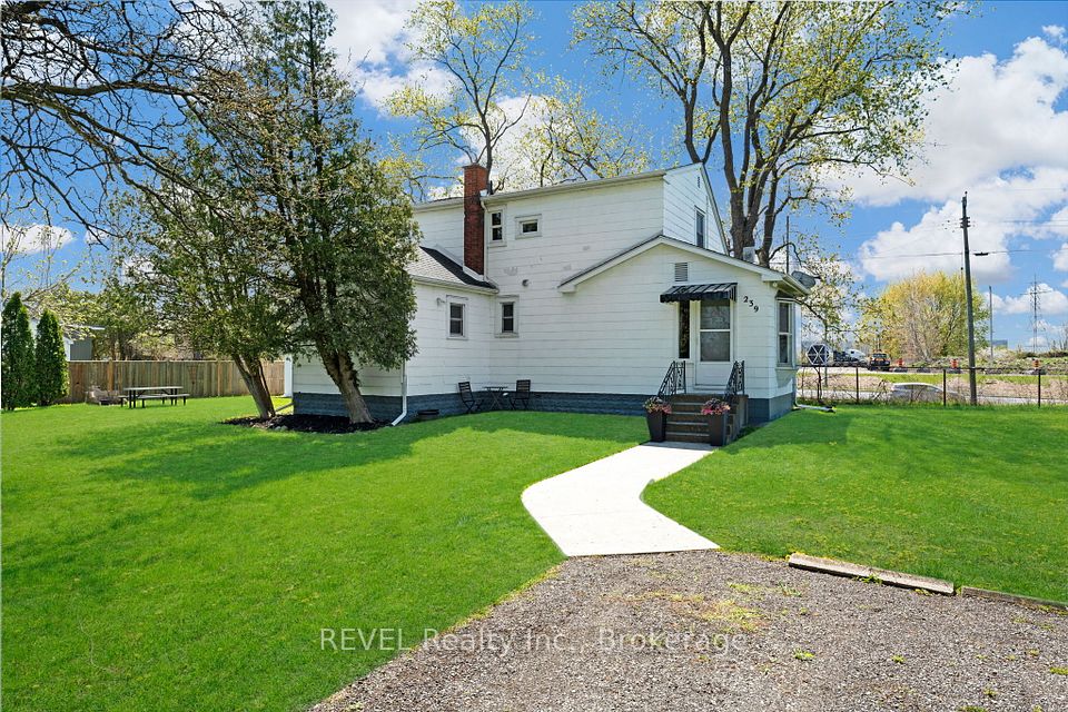 239 Becken Crescent, Welland, ON L3B 5N4