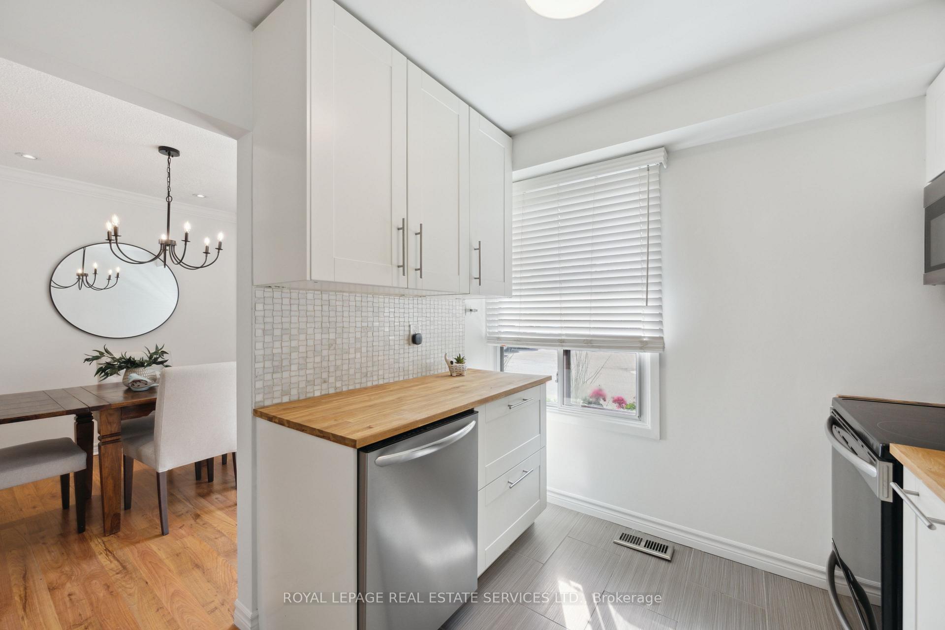 4 Bedrooms Condo at 6540 Falconer, Mississauga For sale