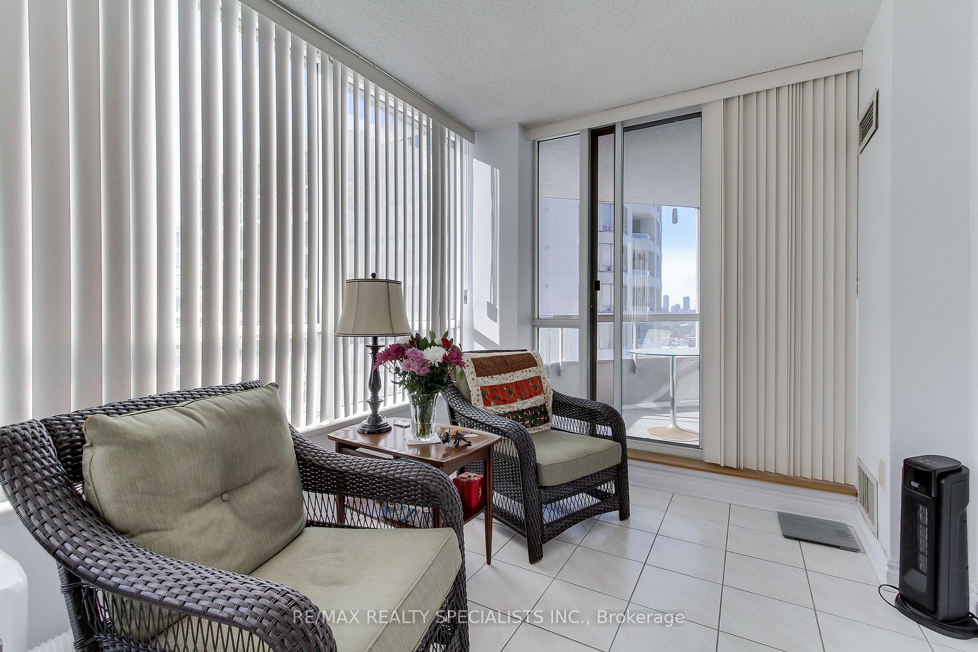 3 Bedrooms Condo at 168 Bonis, Toronto For sale