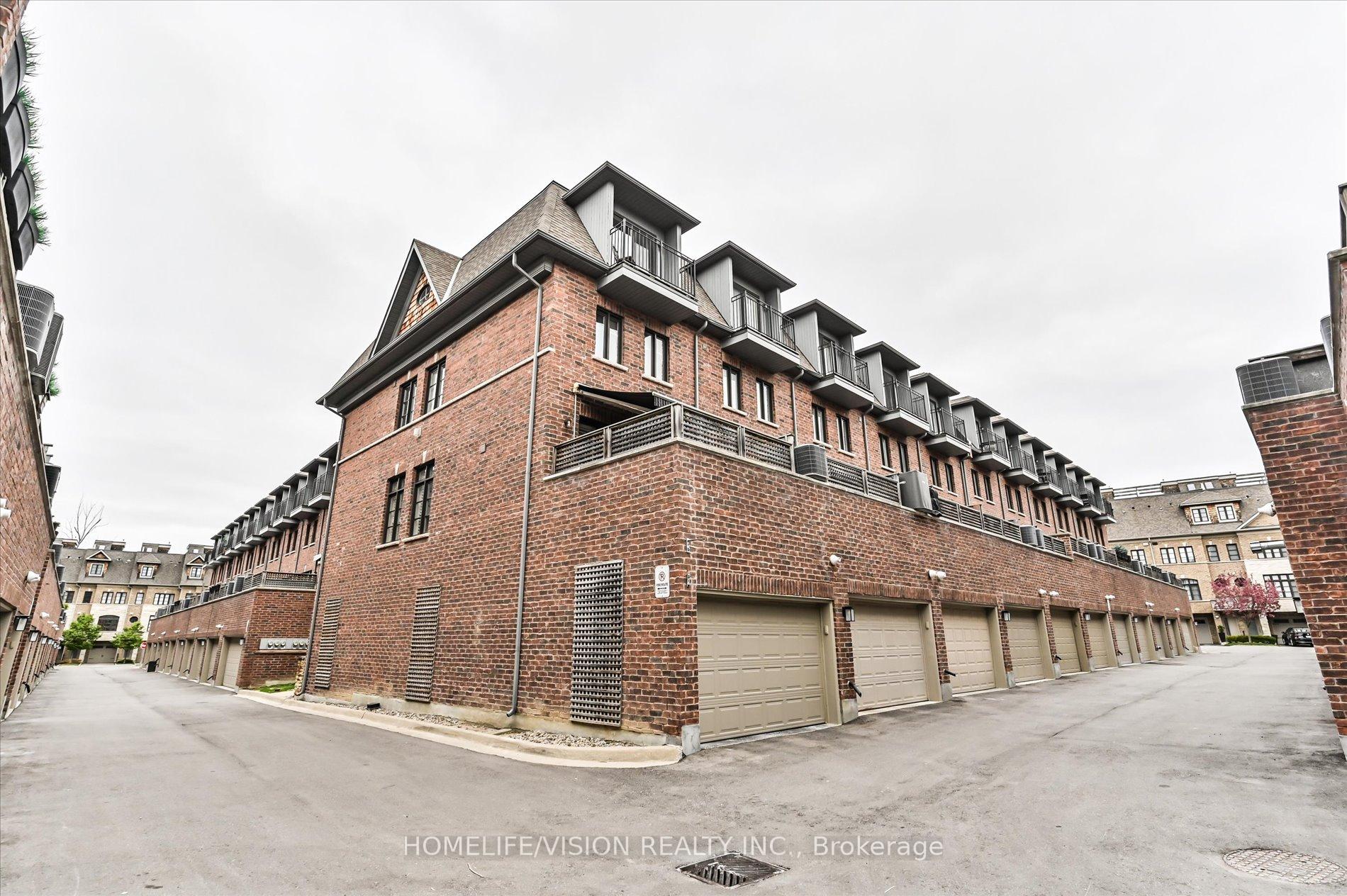 4 Bedrooms Condo at 2 Agar, Vaughan For sale