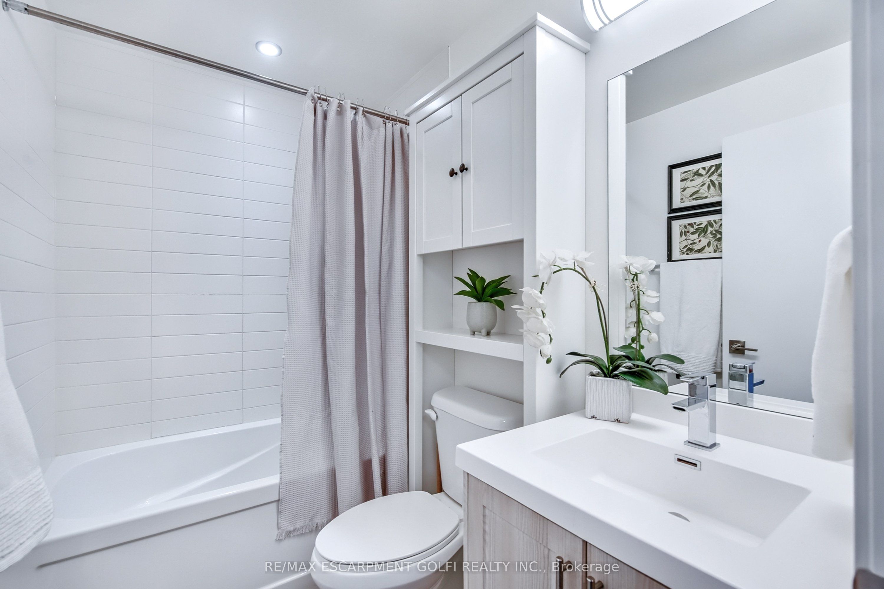 2093 Fairview Street, #408