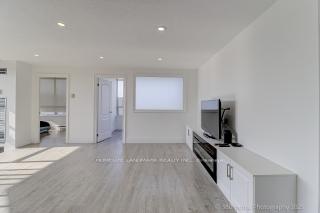 2 Bedrooms Condo at 175 Bamburgh, Toronto For sale