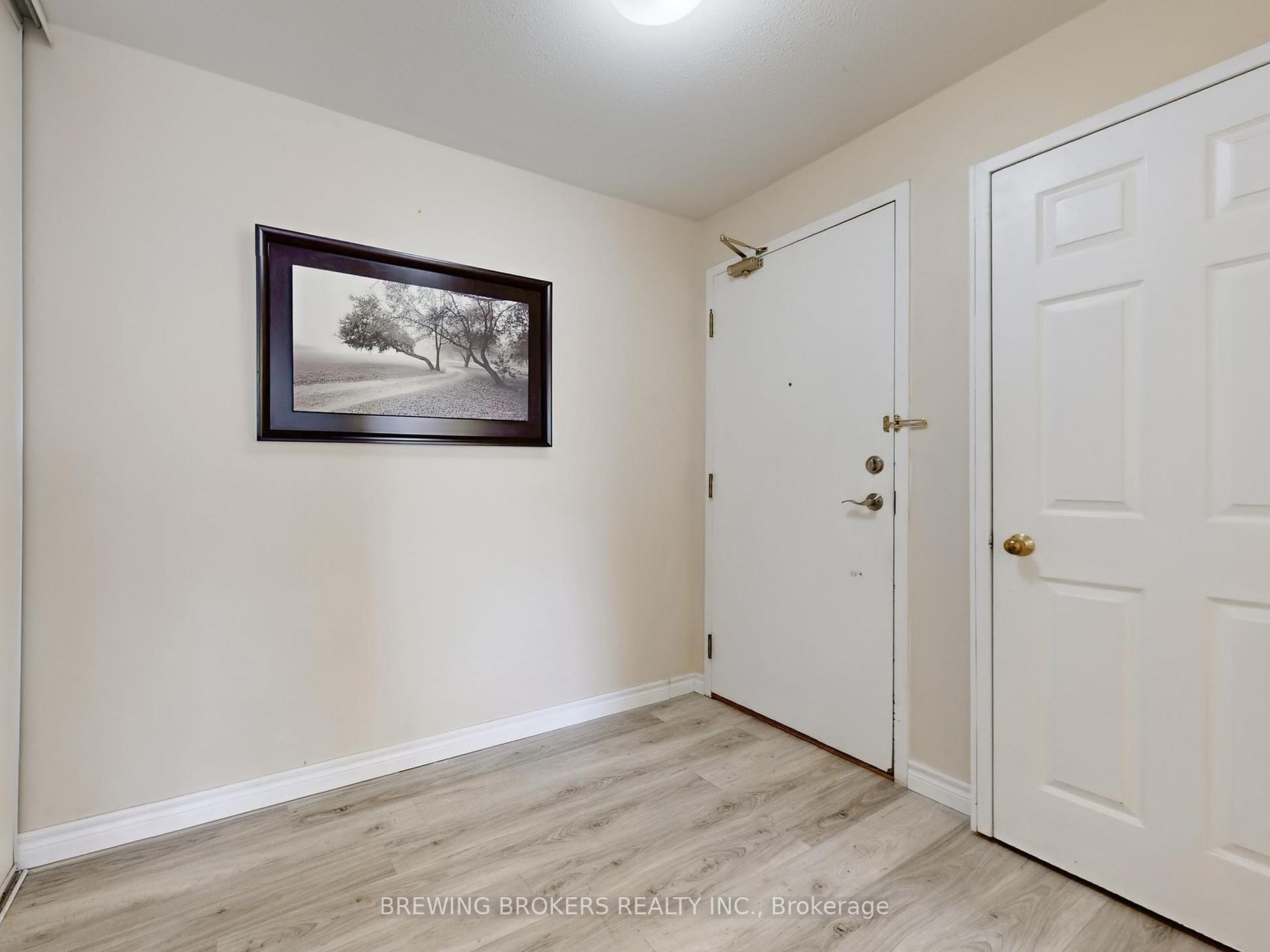 3 Bedrooms Condo at 4450 Tucana, Mississauga For sale