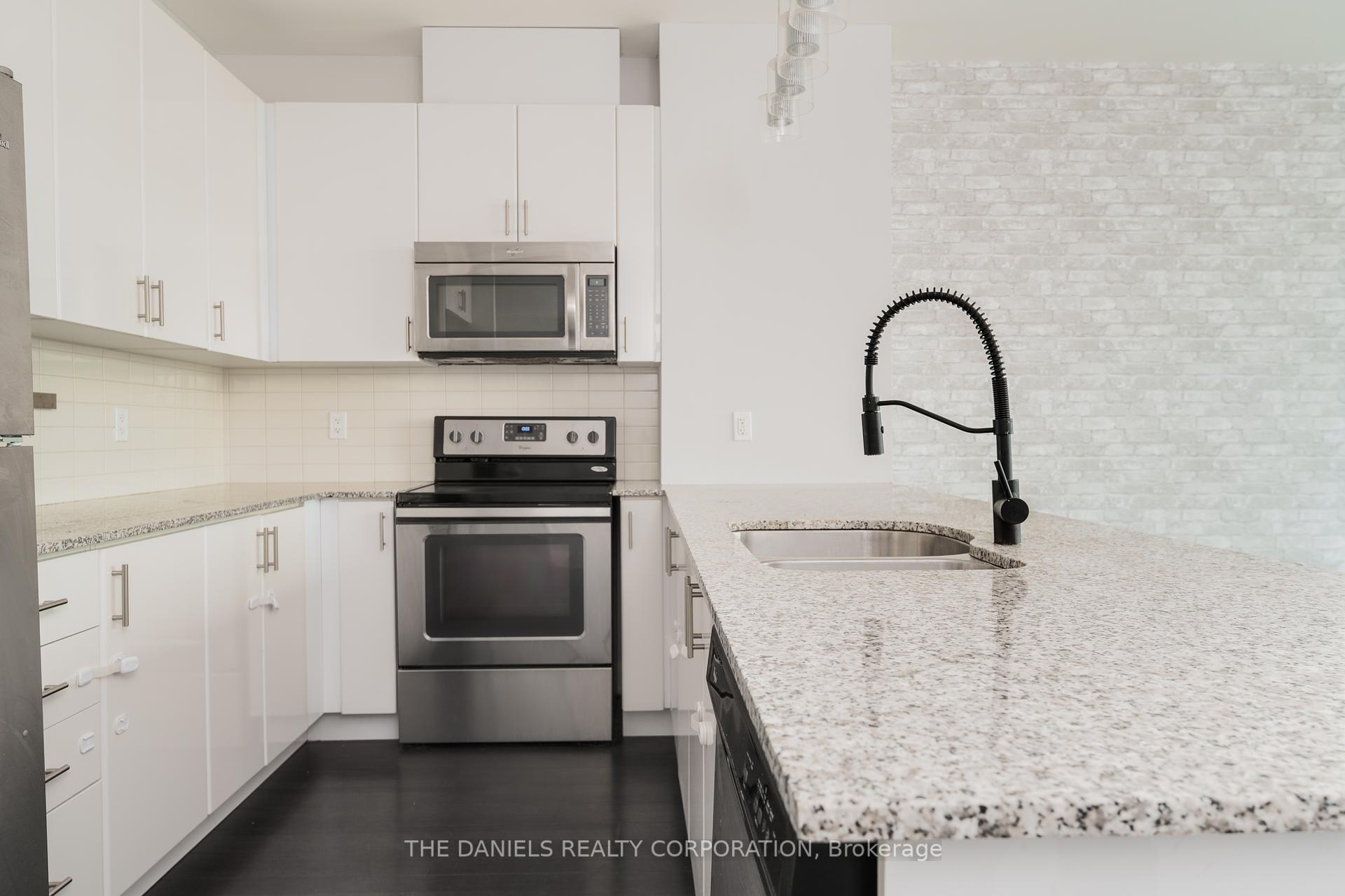 2 Bedrooms Condo at 2900 Highway 7, Vaughan For sale