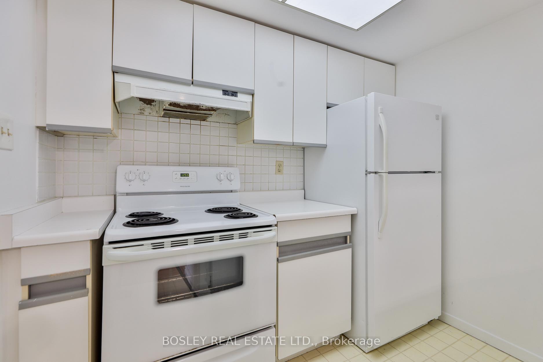 2 Bedrooms Condo at 1001 Bay, Toronto For sale