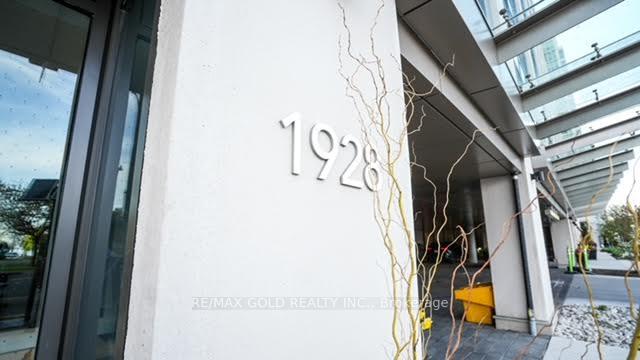 3 Bedrooms Condo at 1928 Lakeshore, Toronto For sale
