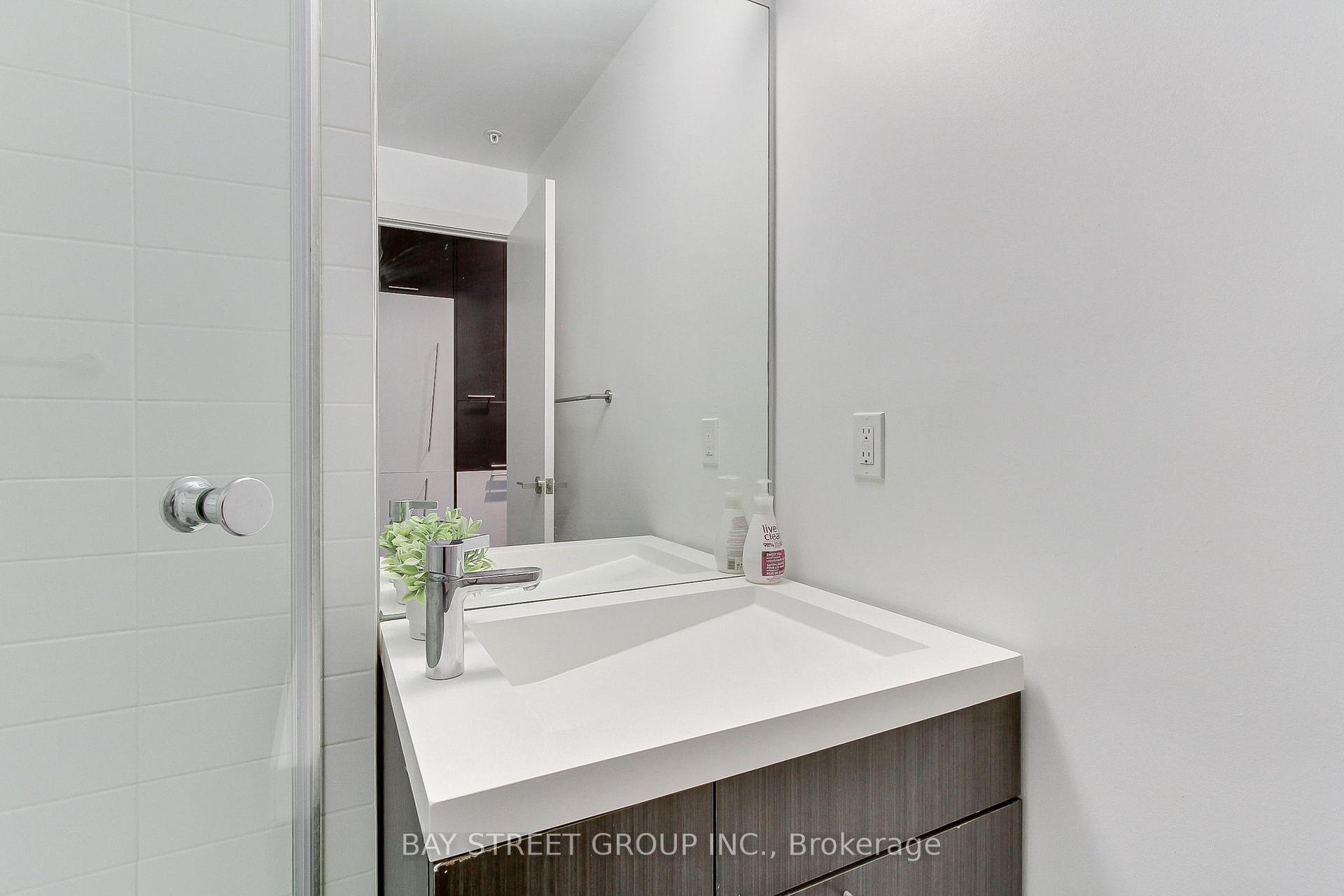 2 Bedrooms Condo at 199 Richmond, Toronto For sale