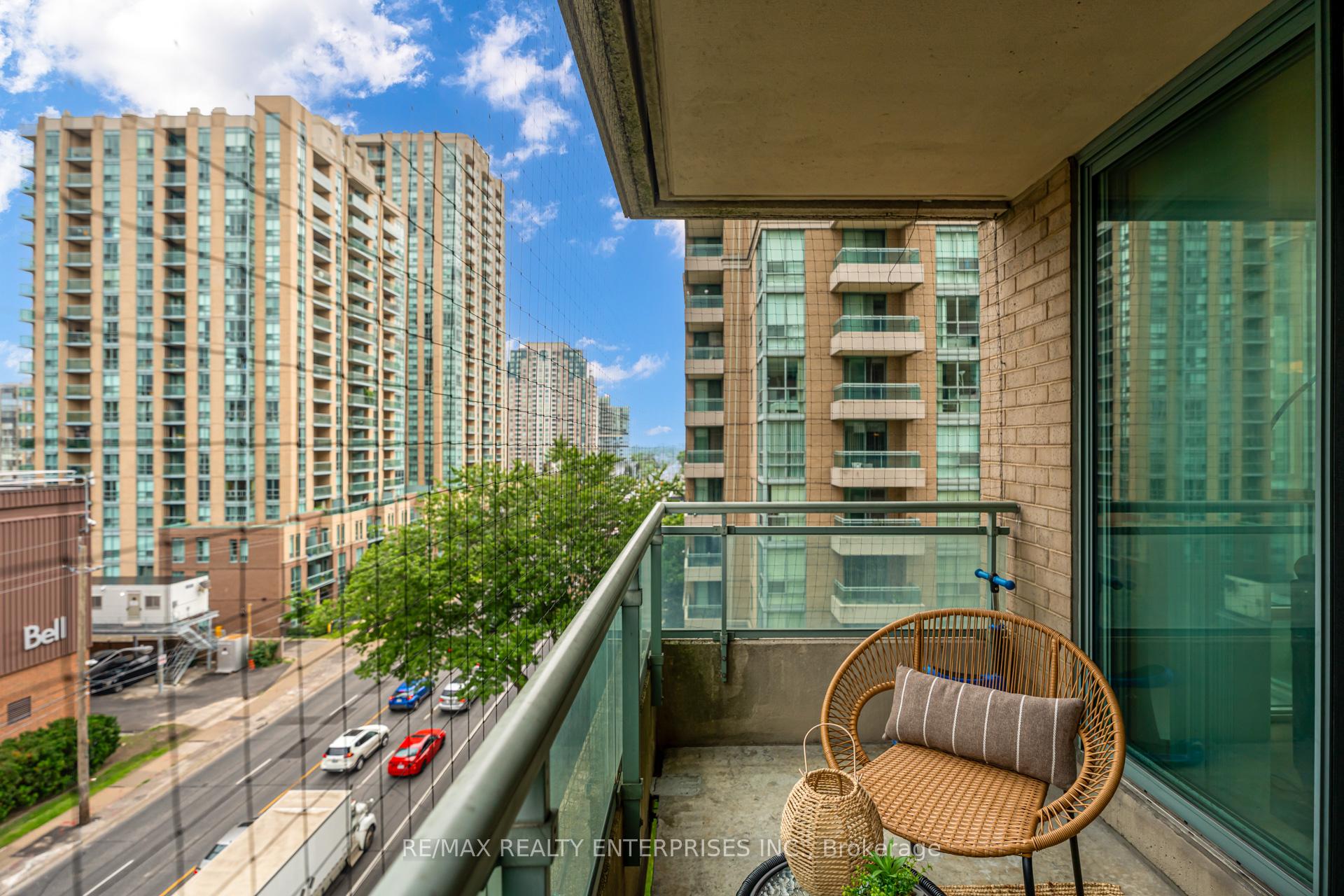2 Bedrooms Condo at 29 Pemberton, Toronto For sale