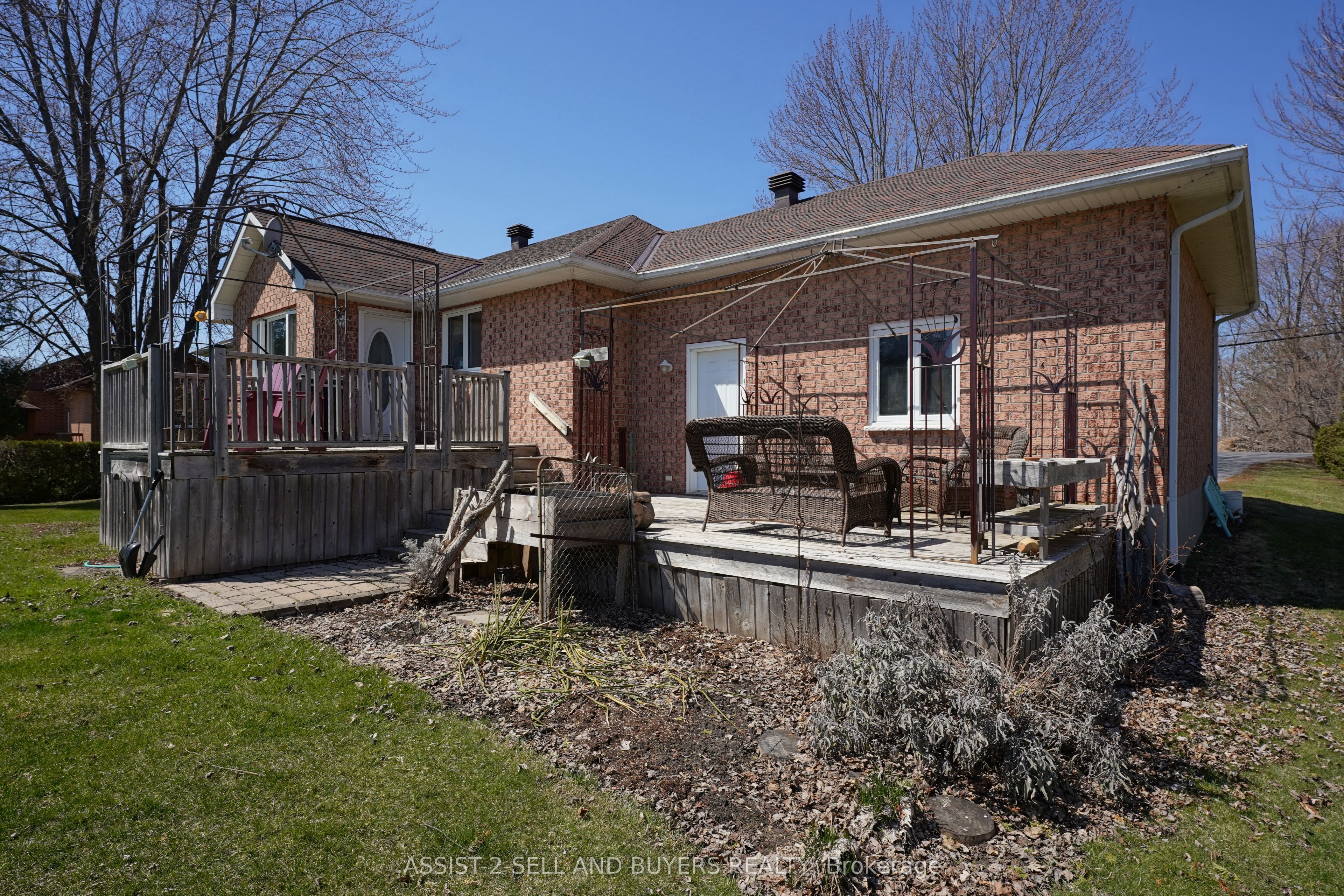 15206 Colonial Drive, South Stormont, ON K0C 1M0