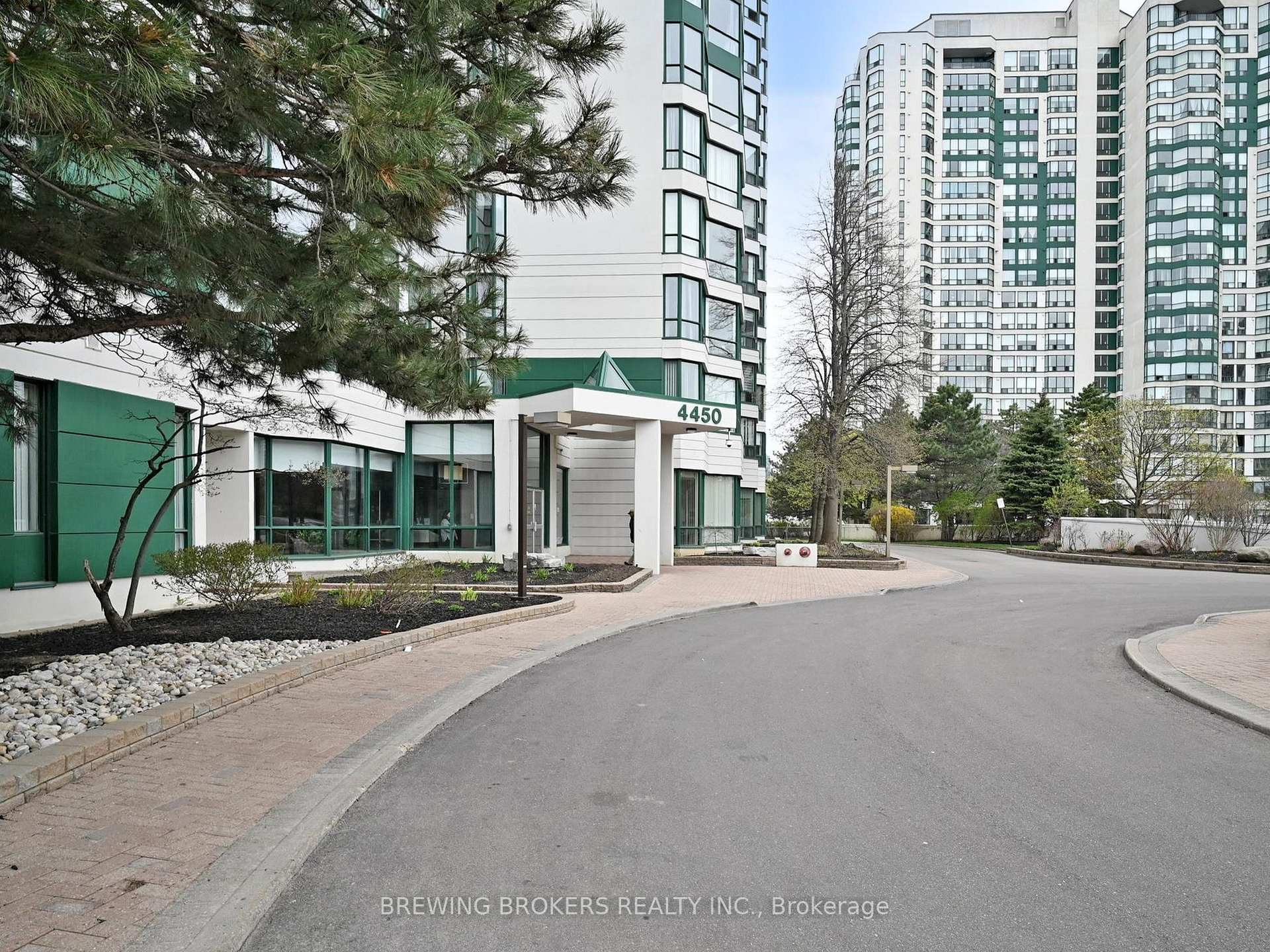 3 Bedrooms Condo at 4450 Tucana, Mississauga For sale