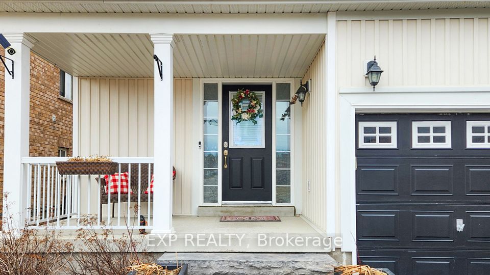136 Donald Stewart Crescent, East Gwillimbury, ON L0G 1M0