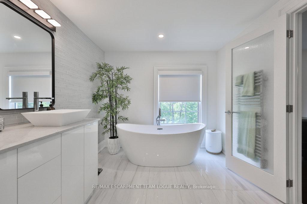 4 Bedrooms Condo at 4211 Millcroft Park, Burlington For sale