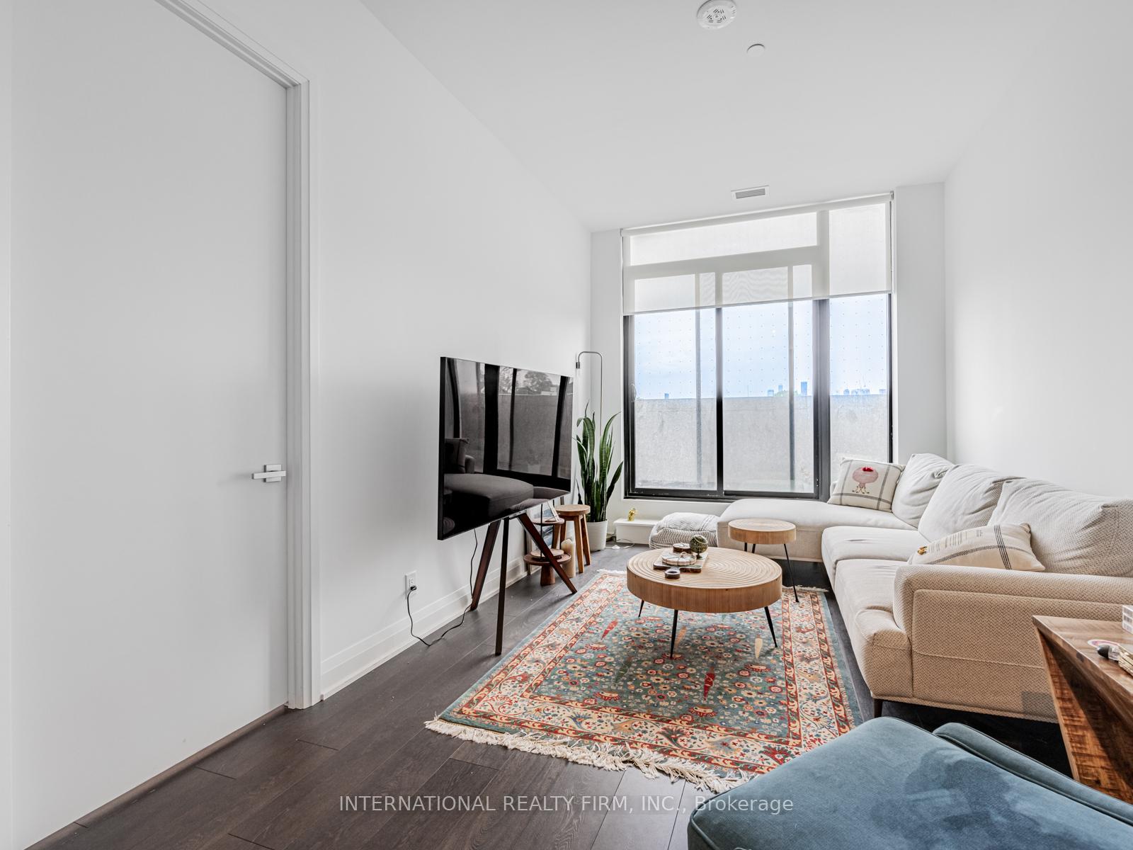 2 Bedrooms Condo at 33 Frederick Todd, Toronto For sale