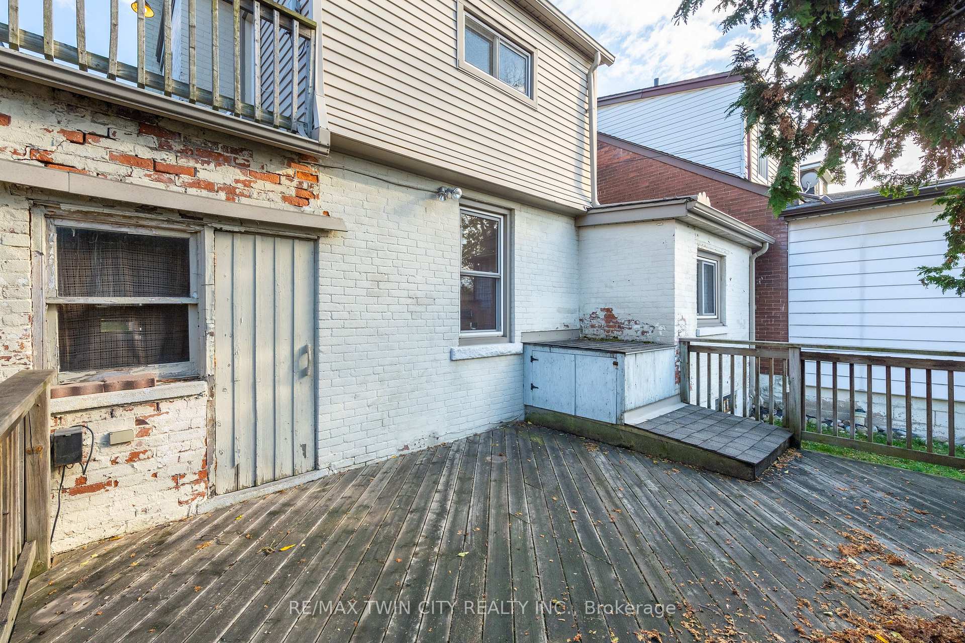 4 Bedrooms Other at 45 East Bend, Hamilton For sale