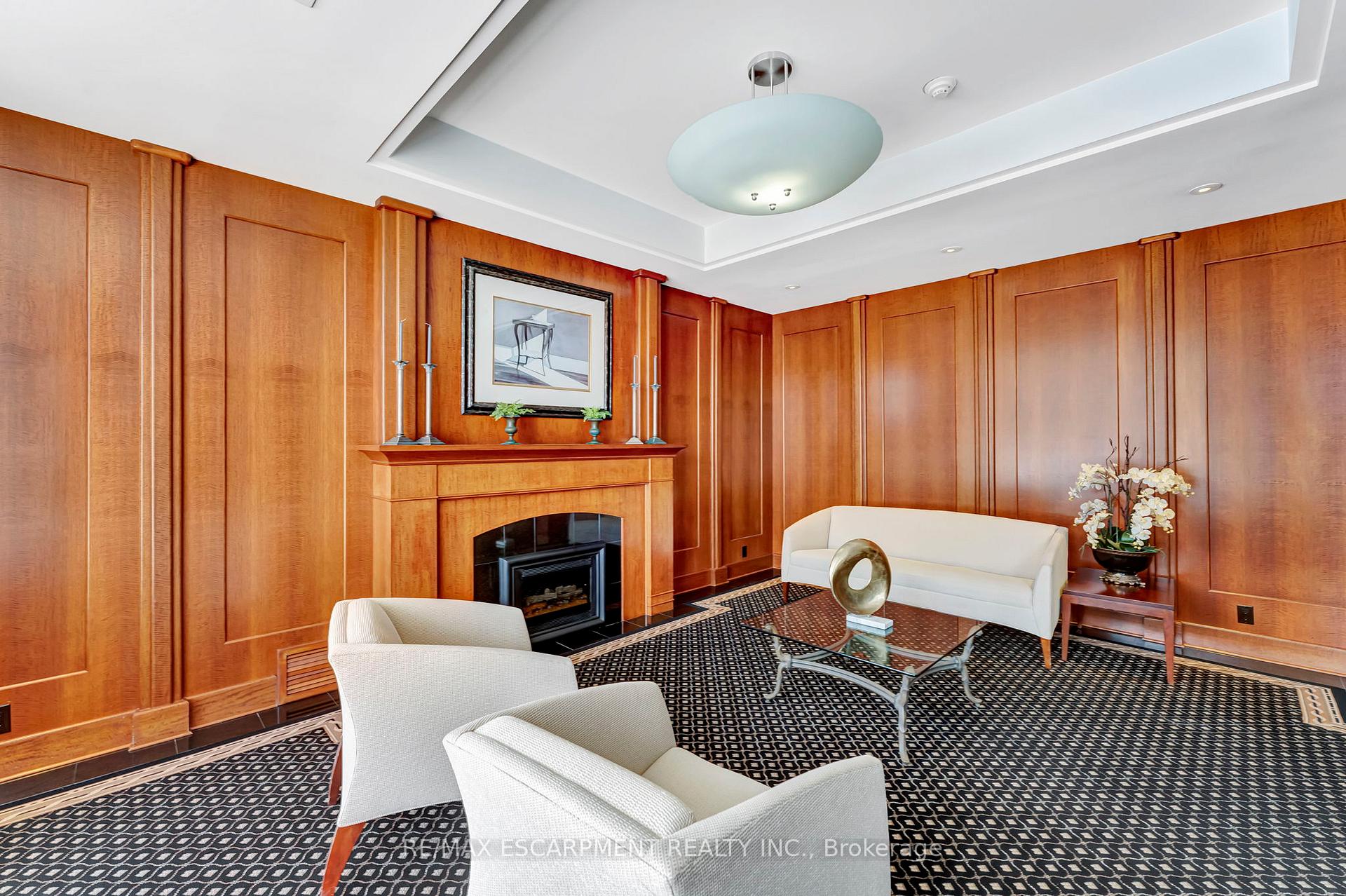 2 Bedrooms Condo at 1770 Main,  Hamilton For sale