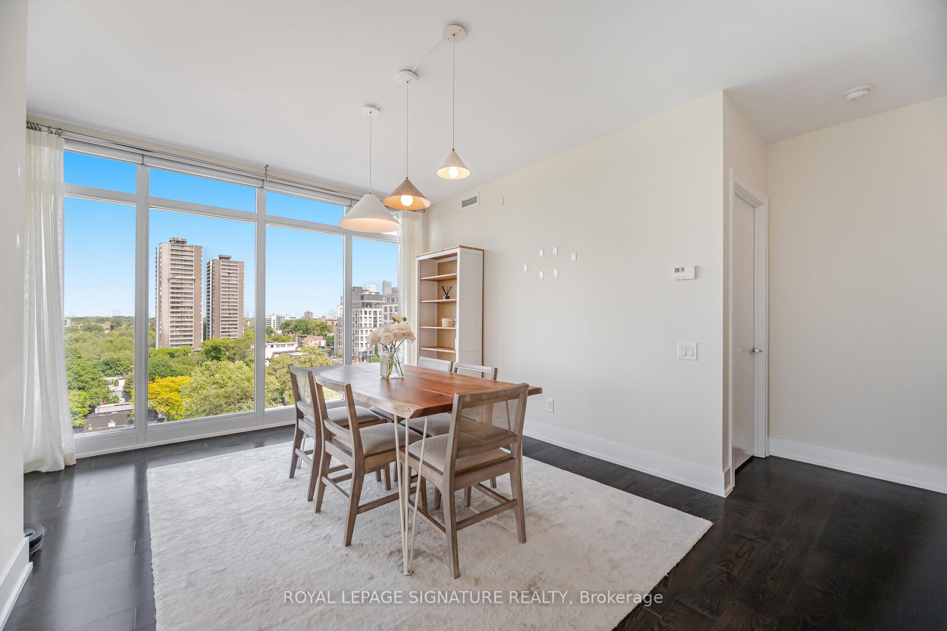 2 Bedrooms Condo at 170 Avenue, Toronto For sale