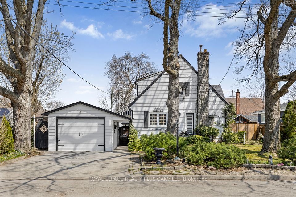 2 Westcliffe Avenue, Hamilton, ON L9C 1K2