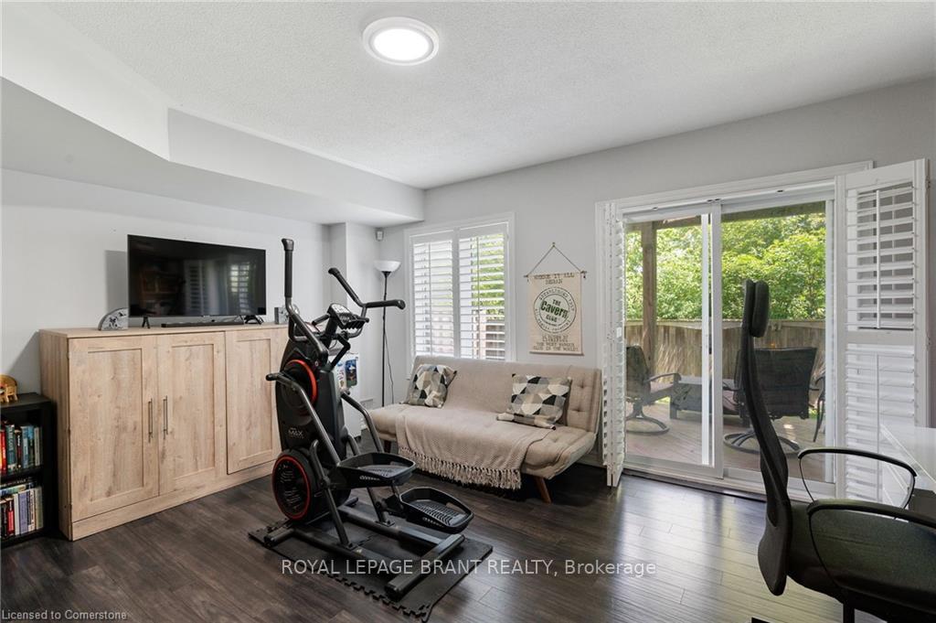 3 Bedrooms Condo at 6995 Glory, Mississauga For sale