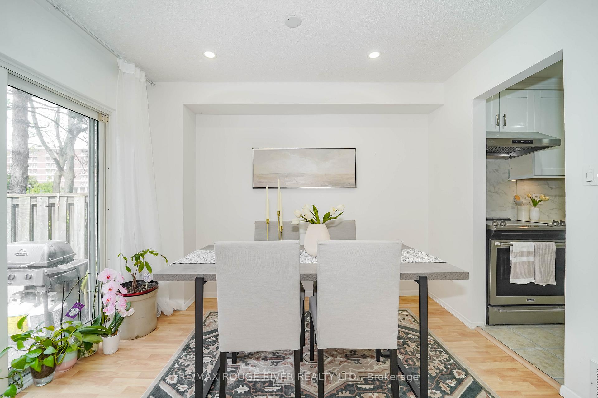 3 Bedrooms Condo at 100 Bridletowne, Toronto For sale