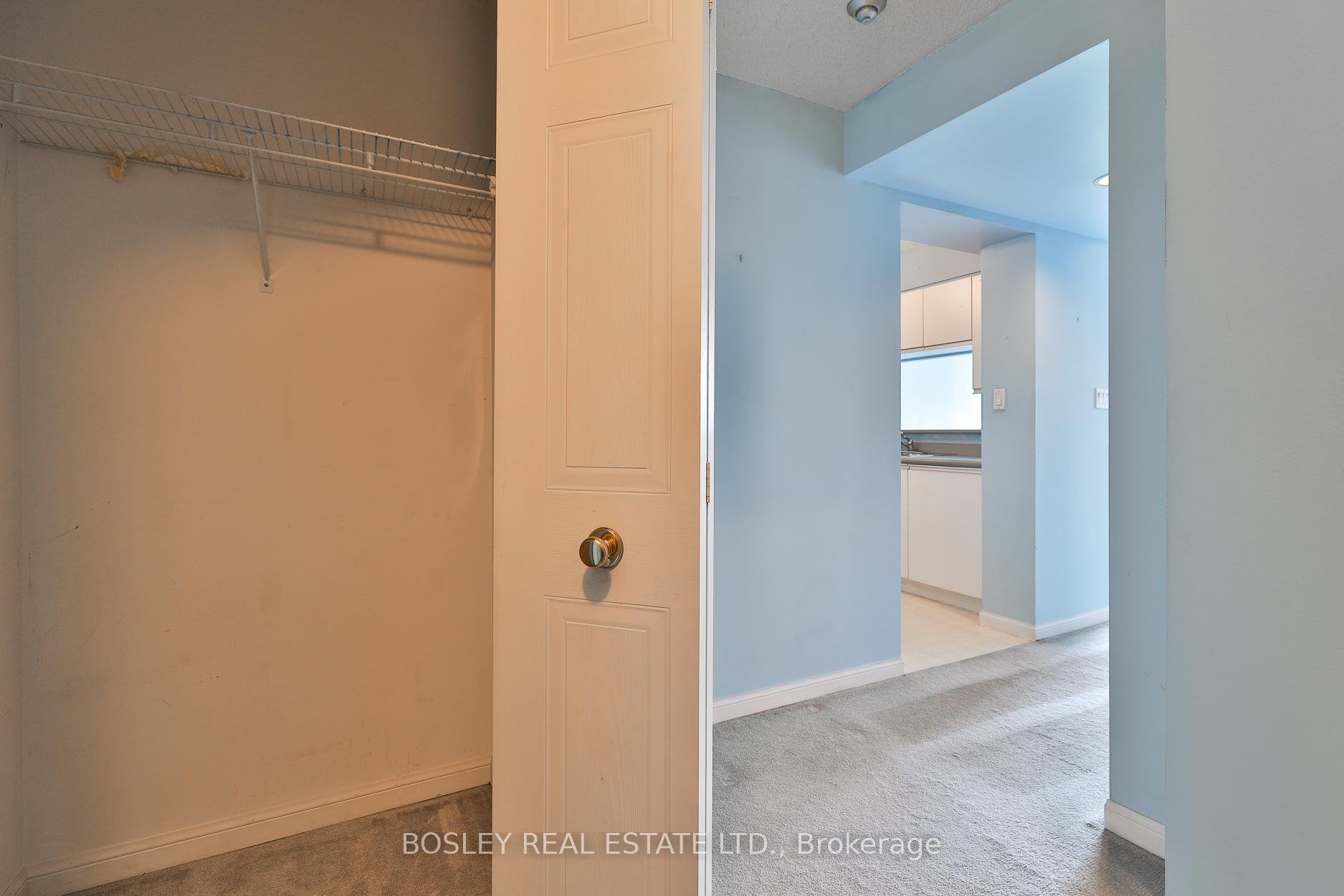 2 Bedrooms Condo at 3 Hickory Tree, Toronto For sale
