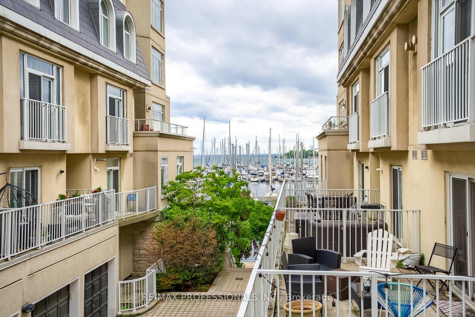 2 Bedrooms Condo at 36 Stadium, Toronto For sale
