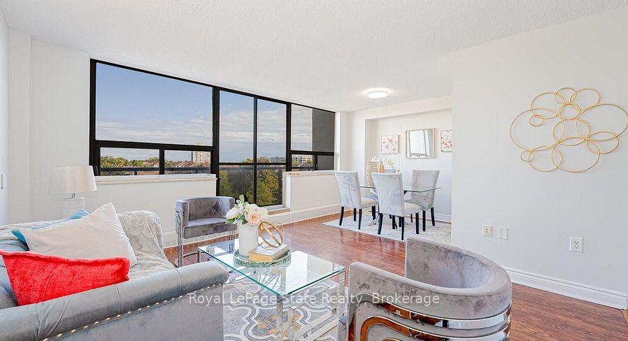 3 Bedrooms Condo at 1050 Stainton,  Mississauga For sale