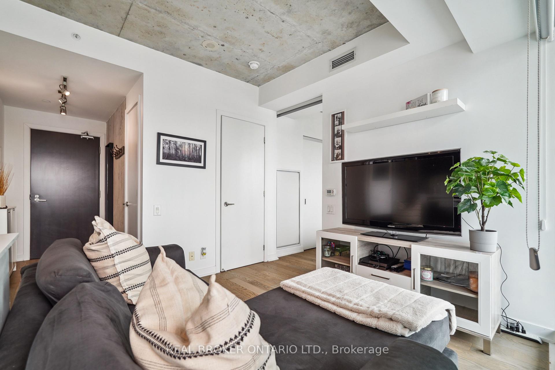 1 Bedroom Condo at 11 Charlotte,  Toronto For sale