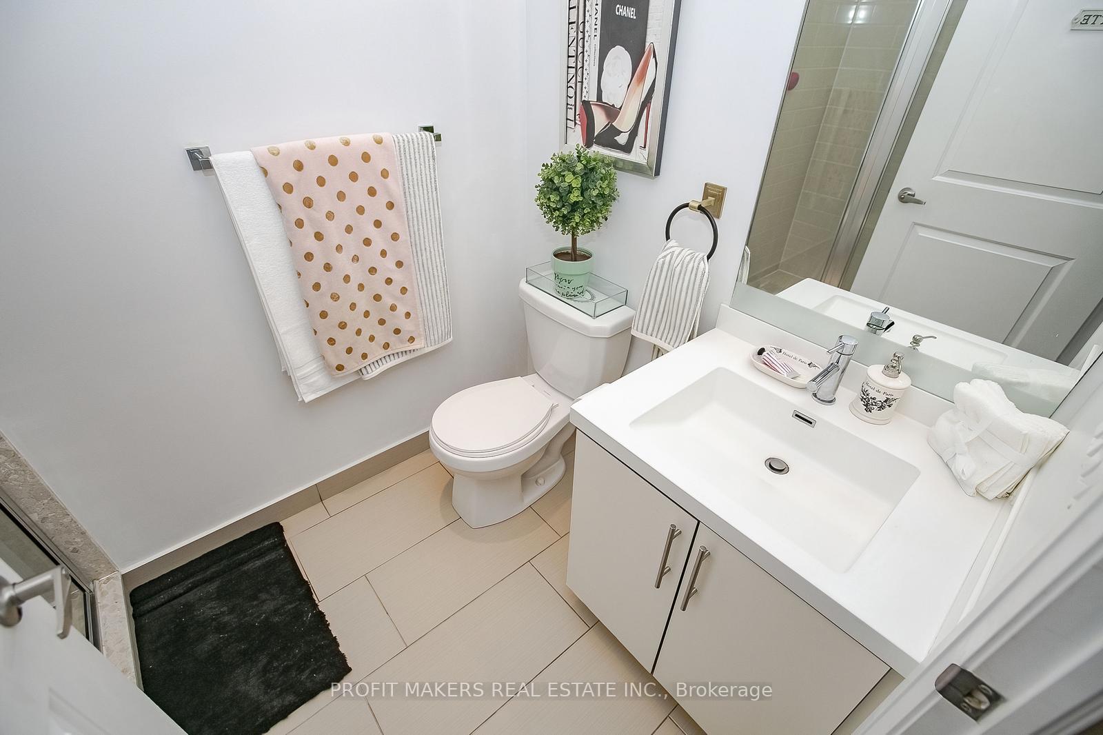 3 Bedrooms Condo at 65 Speers, Oakville For sale