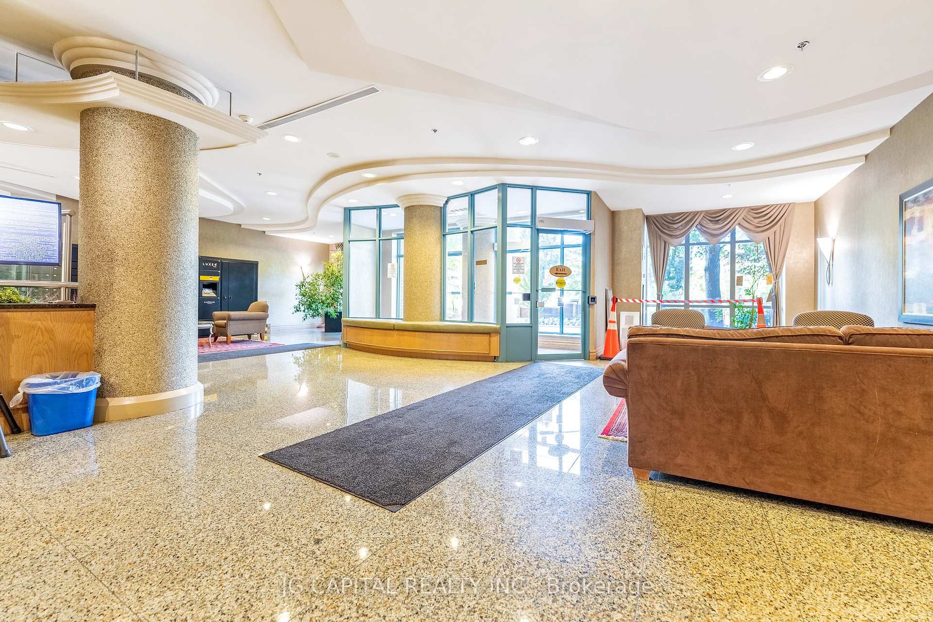2 Bedrooms Condo at 233 Beecroft,  Toronto For sale