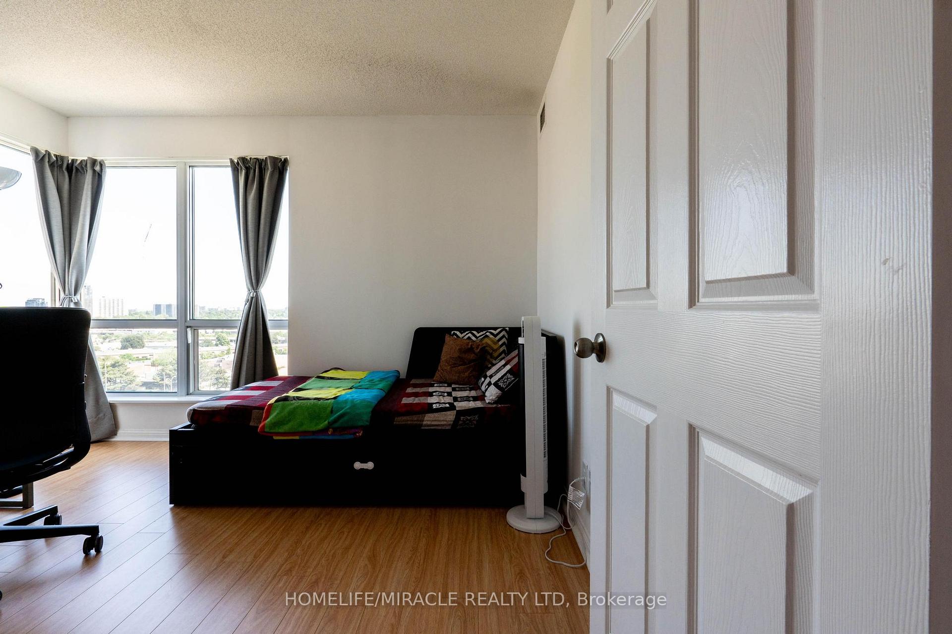 2 Bedrooms Condo at 1 Lee Centre, Toronto For sale