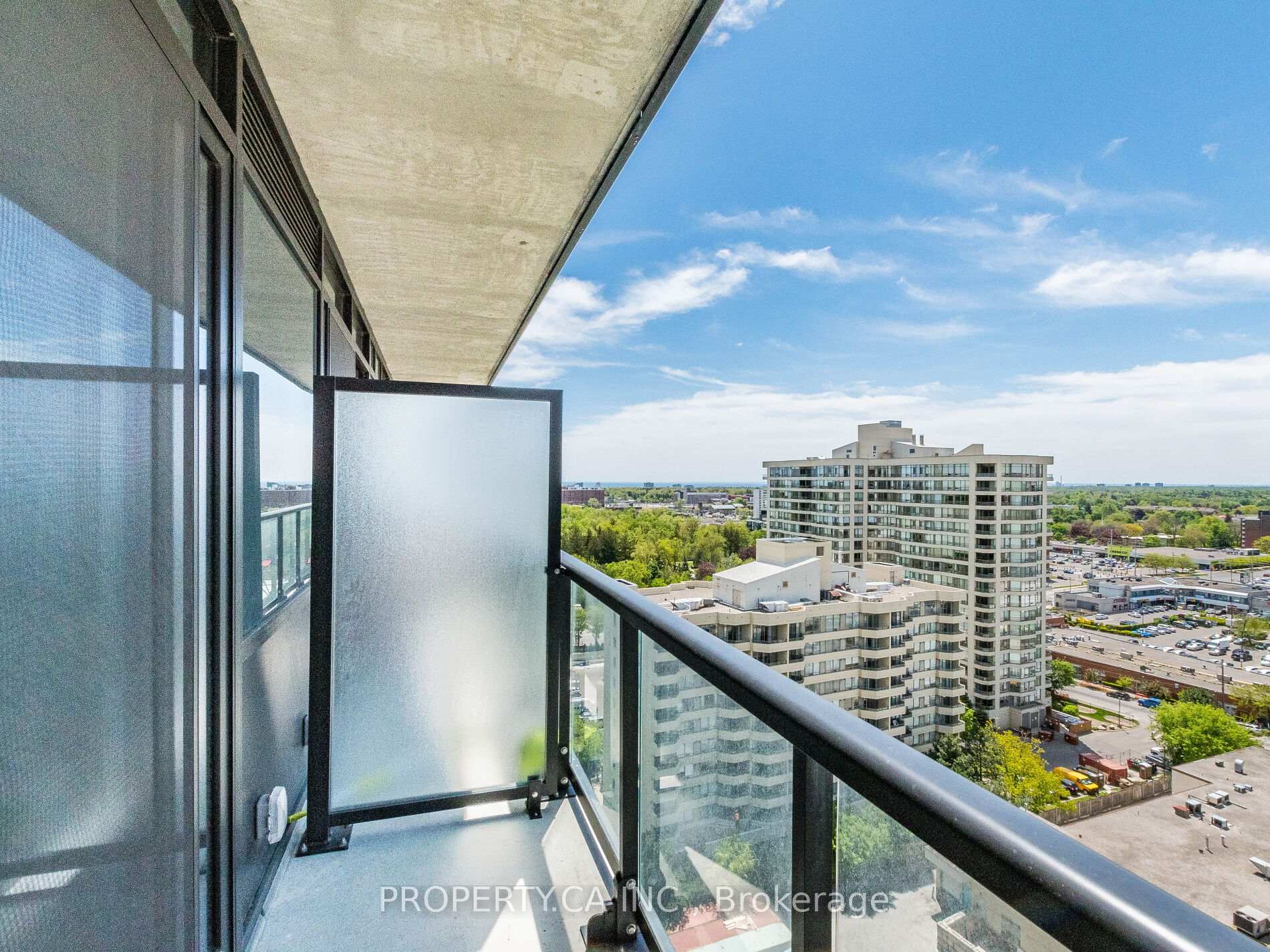 3 Bedrooms Condo at 86 Dundas, Mississauga For sale