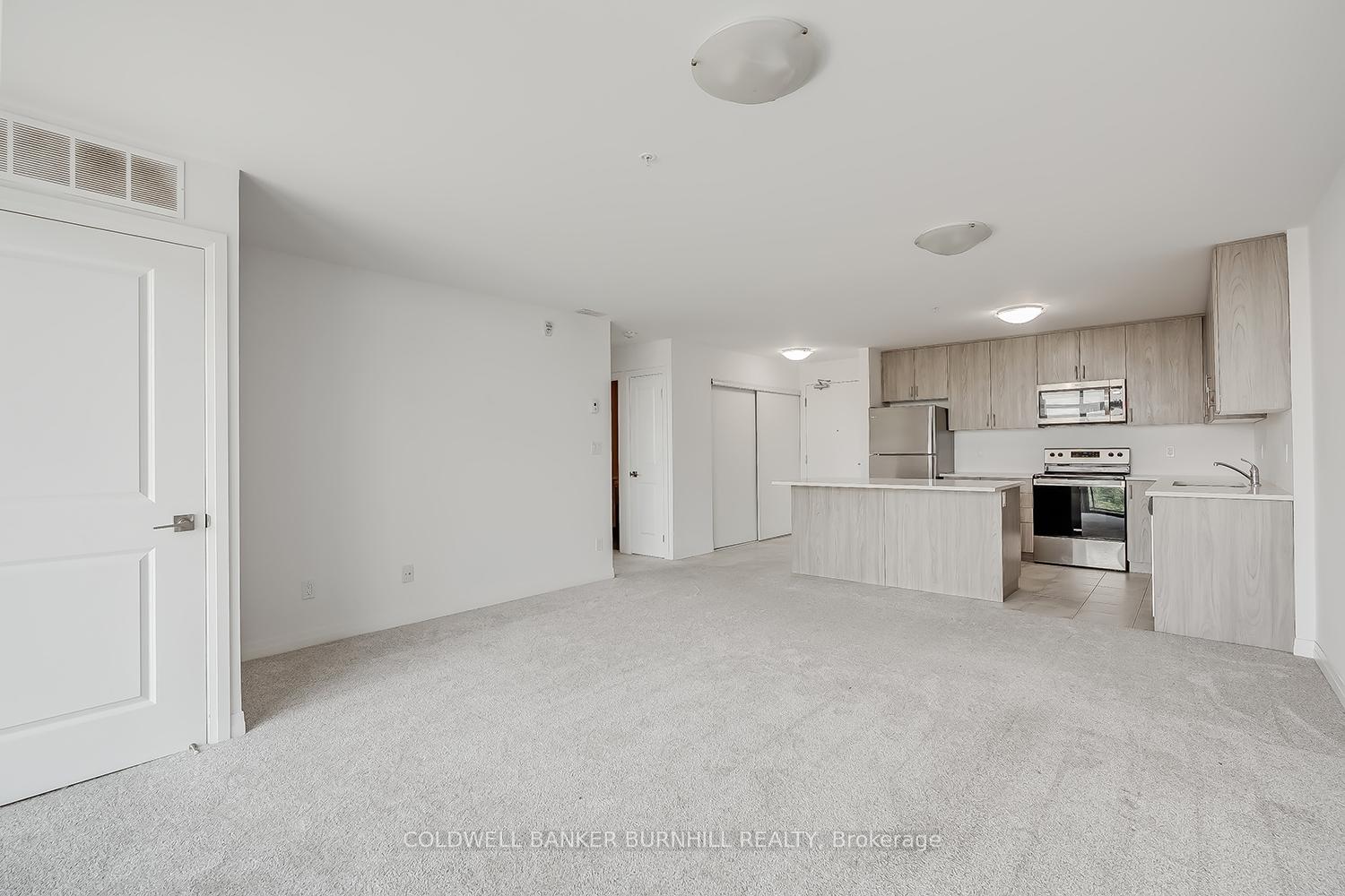 2 Bedrooms Condo at 5 Hamilton, Hamilton For sale