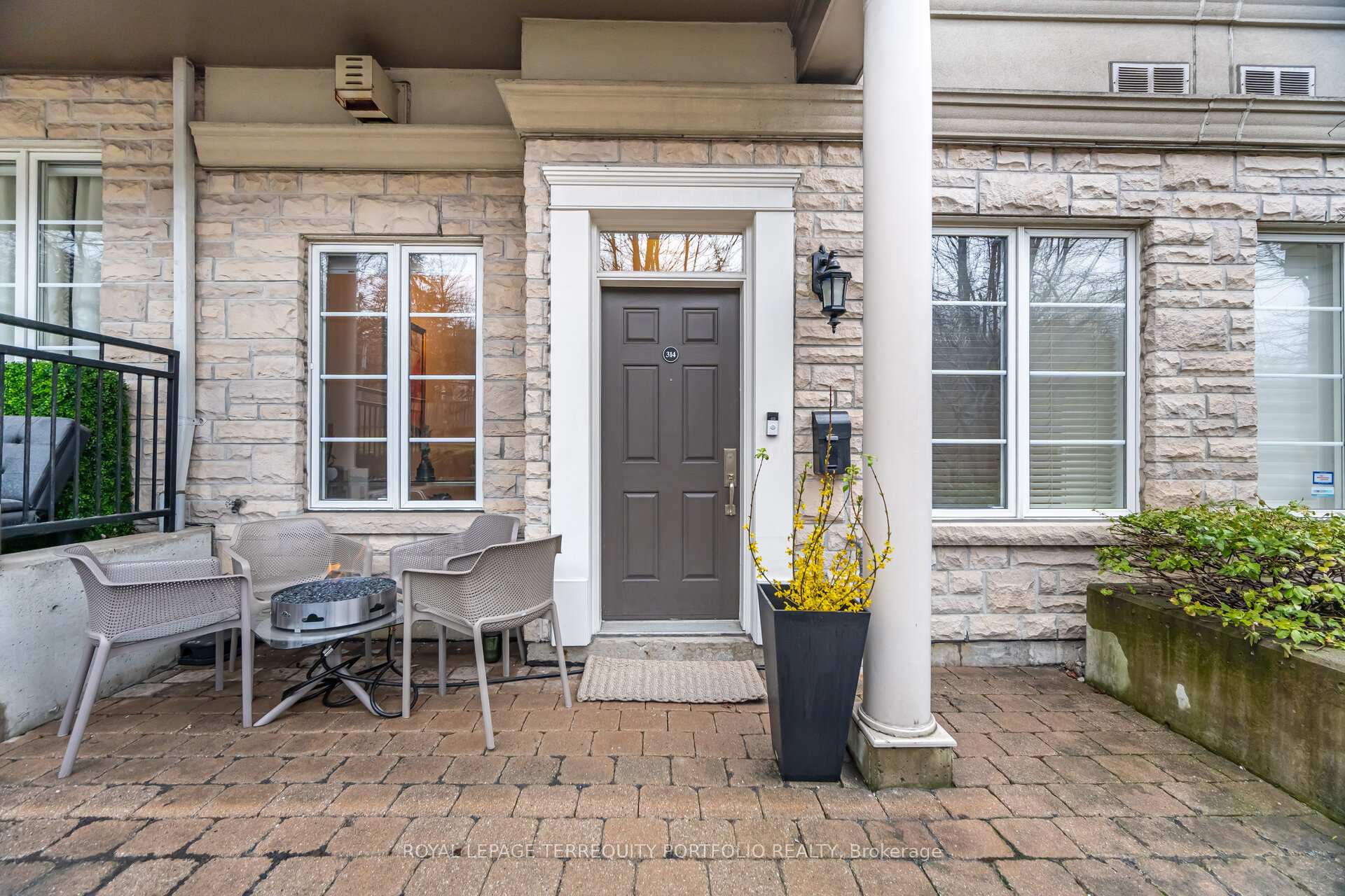 4 Bedrooms Condo at 51 York Mills,  Toronto For sale