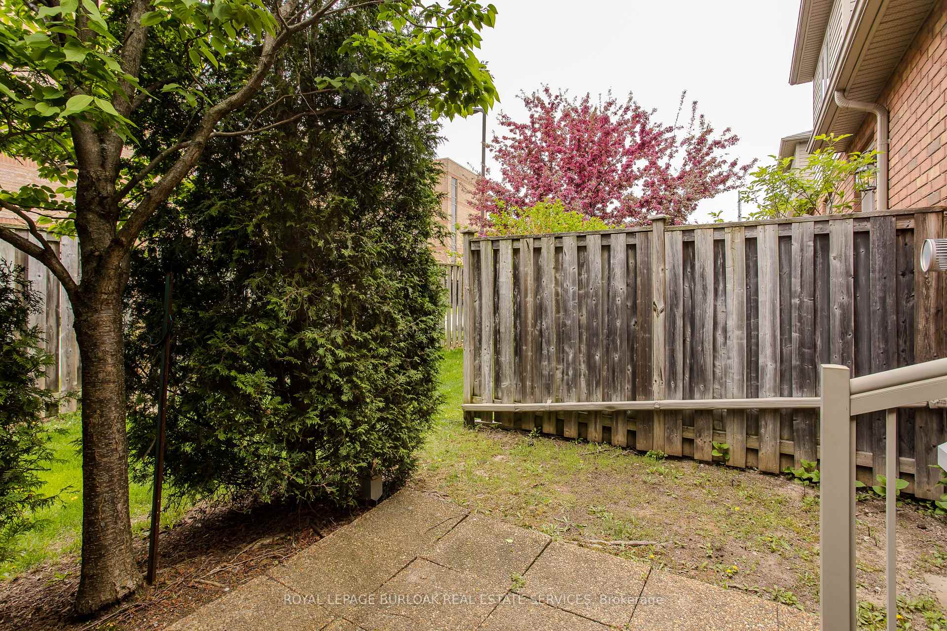 3 Bedrooms Condo at 2125 Itabashi, Burlington For sale