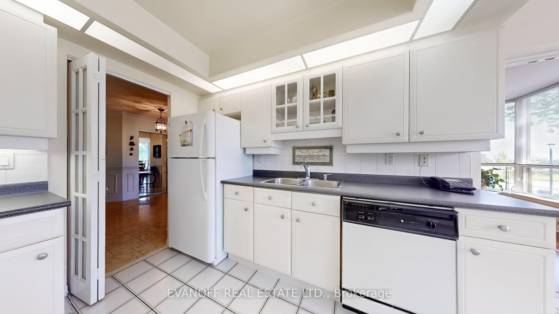 3 Bedrooms Condo at 10 Guildwood, Toronto For sale