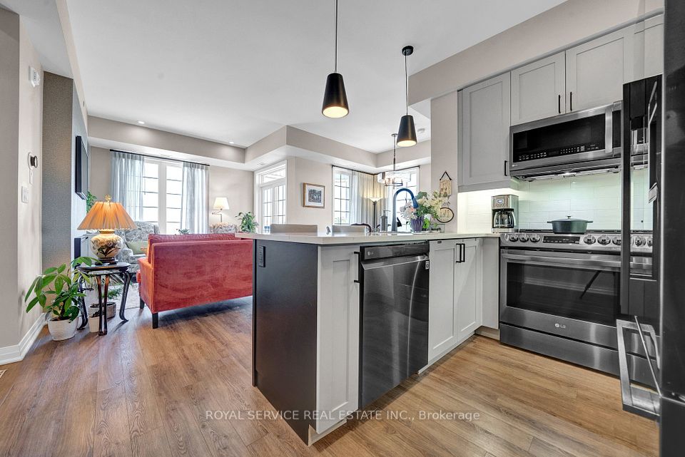 Continuous plank flooring throughout