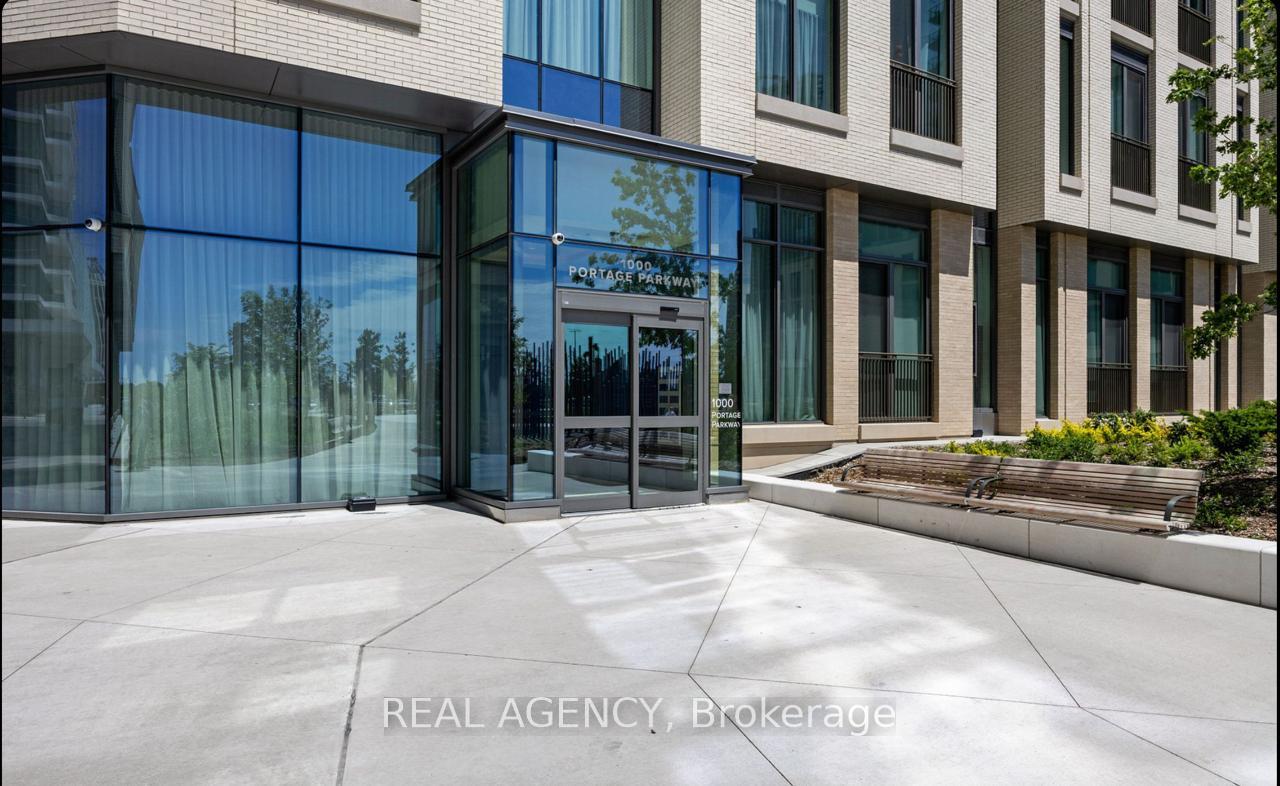 2 Bedrooms Condo at 1000 Portage,  Vaughan For sale