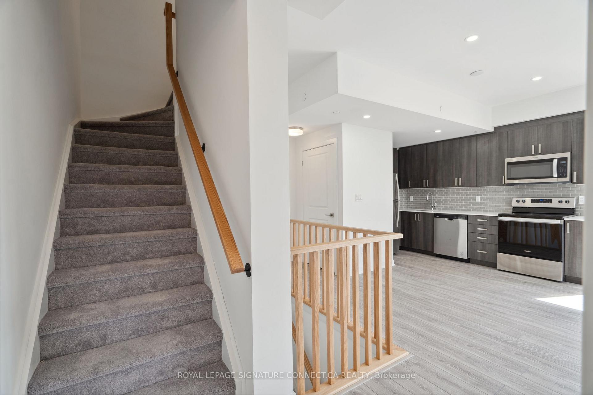 2 Bedrooms Condo at 4045 Hickory, Mississauga For sale