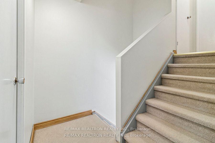 3 Bedrooms Condo at 44 Chester Le, Toronto For sale