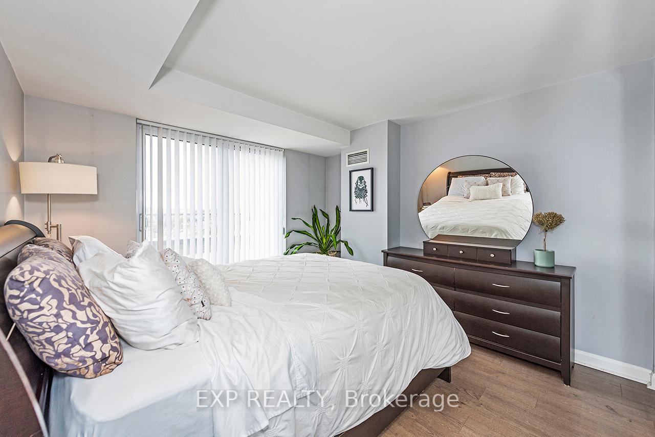 2 Bedrooms Condo at 1 Michael Power, Toronto For sale